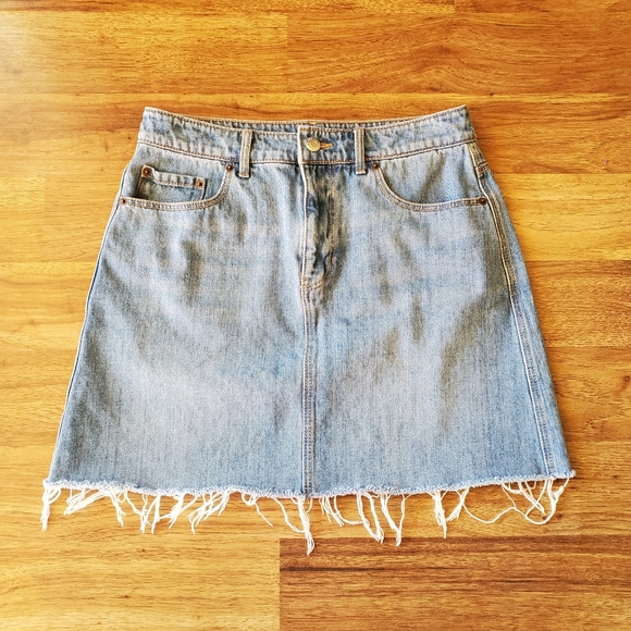 Old Navy Dresses & Skirts - Old Navy Size 4 Raw Hem Short Jean Skirt